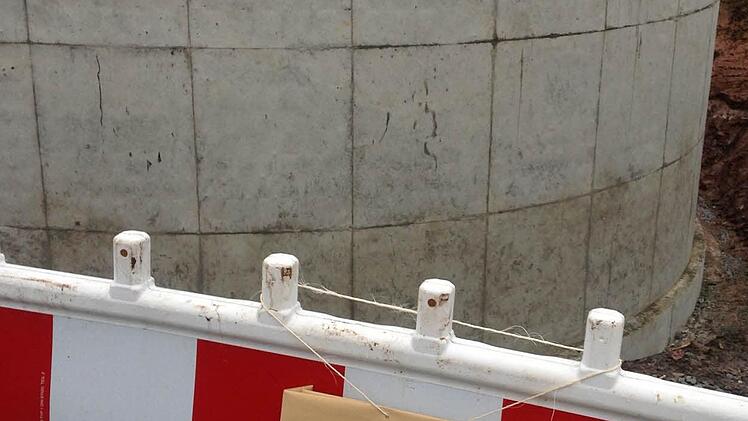 Ein Unbekannter hat seine Meinung zu dem Bauwerk bereits kund getan.