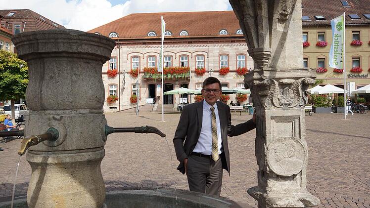 Locker und humorvoll gibt sich Bürgermeister Armin Warmuth bisher in seinem Amt. Foto: Arkadius Guzy