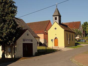 Die kleine Filialkapelle "Maria Hilf", die 1891 eingeweiht wurde, bildet den Mittelpunkt von Kottendorf. Der Ort liegt idyllisch im Lautergrund. Jetzt feiern die Kottendorfer ihr Dorffest.  Foto: Günther Geiling