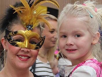Kleine und große Faschingsnarren feierten beim SC Adelsdorf. Foto: Johanna Blum