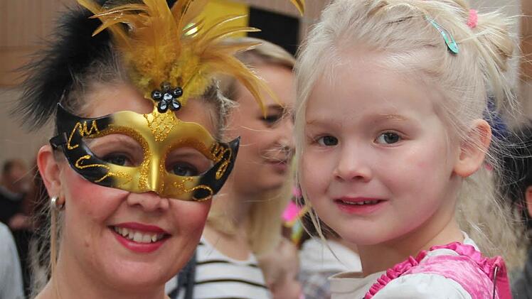 Kleine und große Faschingsnarren feierten beim SC Adelsdorf. Foto: Johanna Blum