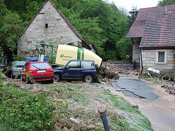 Der Sturzbach an der Paßmühle erinnerte an Katastrophen aus den Alpen.Fotos: Ralf Kestel/Klaus Schmitt