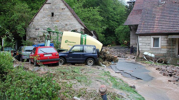 Der Sturzbach an der Paßmühle erinnerte an Katastrophen aus den Alpen.Fotos: Ralf Kestel/Klaus Schmitt