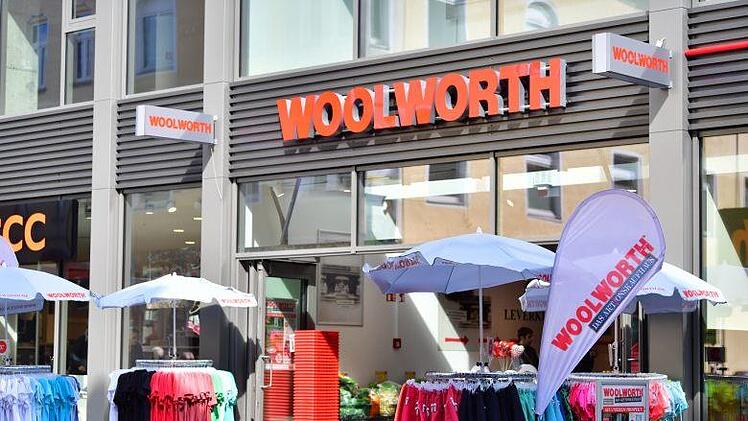 Woolworth betreibt bundesweit rund 350 Filialen.Woolworth
