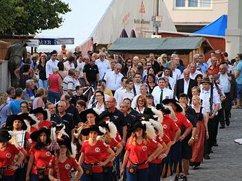Der Festumzug gehört zur Eröffnung des Altstadtfestes dazu.