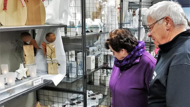 Eindrücke vom Weihnachtsmarkt der Lebenshilfe-Werkstatt in Nüdlingen. Foto: Sigismund von Dobschütz