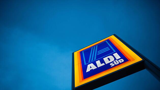 Derzeit kursiert ein Fake-Gewinnspiel von "ALDI SÜD" auf Facebook. Symbolbild: Matthias Balk/dpa