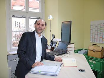 Trotz eines neu eingerichteten Büros im Bad Kissinger Rathaus verlässt Joachim Kohn die Stadtverwaltung Mitte Dezember. Nachfolger scheint es noch keinen zu geben. Foto: Ralf Ruppert