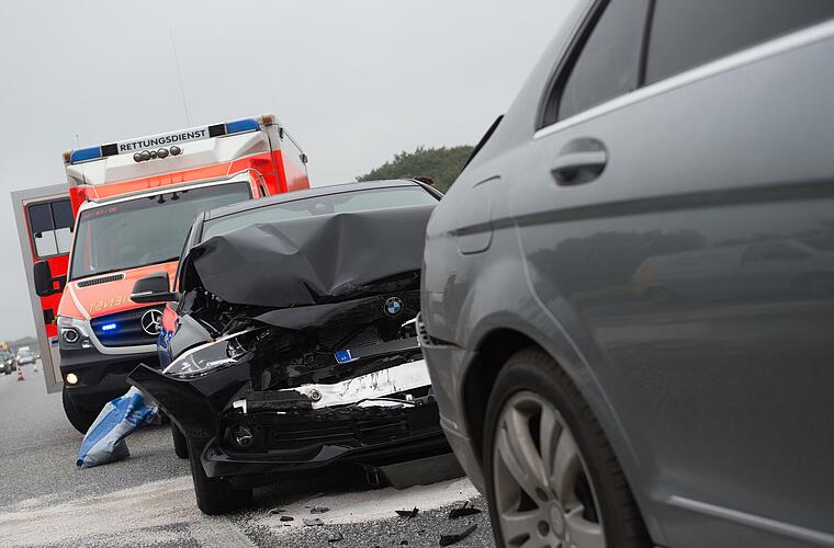 A70 bei Scheßlitz: Heftiger Auffahrunfall mit einer Verletzten
