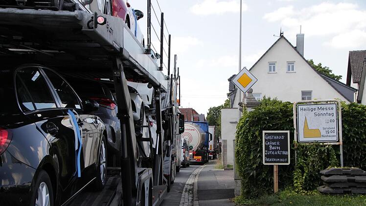 In Wachenroth staut sich immer wieder der Verkehr.  Foto: A. Dorsch (Archiv)