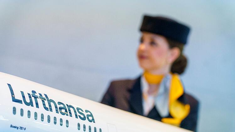 Lufthansa-Flugbegleiterin