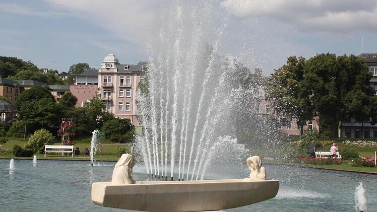 Der Springbrunnen als Totenfluss Styx.