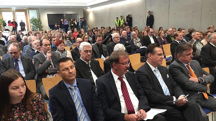 ... und Gäste aus Politik, Verwaltung und Wirtschaft. Fotos: Stephan Tiroch