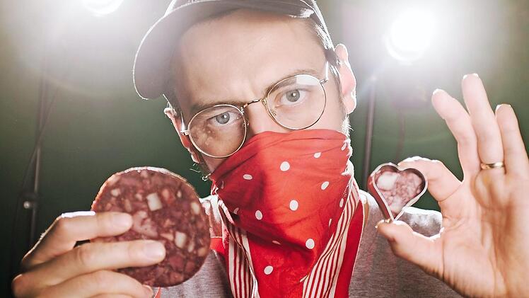 Jonas Ochs von "Bambägga" beim Dreh für das Musikvideo zu "Herz aus Pressack" Foto: Hendrik Steffens