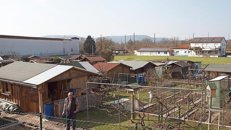 Eine Kleingartenanlage des Unterbezirks Lichtenfels der Bahnlandwirtschaft grenzt direkt an die Sportanlage des ESV Lichtenfels in Seubelsdorf. Foto: Alfred Thieret