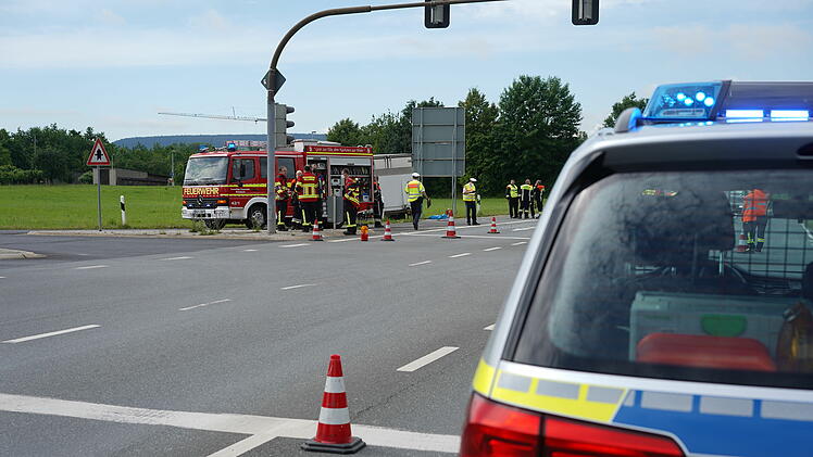 Auto kollidiert mit Kleinlaster