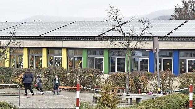 Die neue Photovoltaikanlage auf dem Dach der Regiomontanus-Grundschule in Königsberg