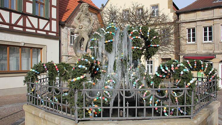 Tief gekühlt: Eberns Neptunsbrunnen. Foto: Ralf Kestel