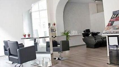 Der Friseursalon "Haarmonie" bietet perfekte Haarschnitte, Farbe und Make-Up im Herzen der Bamberger Innenstadt. Alles unter einem Dach!