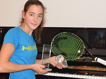 Als aktuelle Deutsche Meisterin darf Anne Knüttel natürlich von einer Profi-Karriere im Tennis träumen. Aber die Fuchsstädterin hat zudem ein Faible für die Musik, spielt neben Klavier auch Geige und Kirchenorgel.  Foto: Jürgen Schmitt