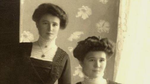 Sie wagten 1920 den Schritt in die unternehmerische Selbstständigkeit: Emma und Maria Jung.  Fotos: Archiv Sigrid Stöhling