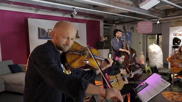 Als Live-Streaming wurde ein Auftritt von Marion & Sobo-Band aus der Coburger Markthalle übertragen. Gaststar war der Gitarrist Joscho StephanScreenshot