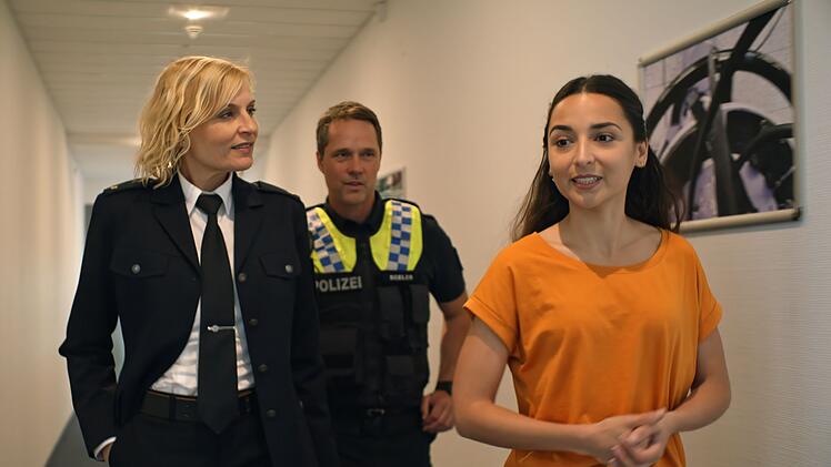 Hat Karin Sievers (Katja Weitzenb&ouml;ck) junge Kollegin Sina Sharma (Rona &Ouml;zkan) etwas mit dem Zusammenbruch zu tun?