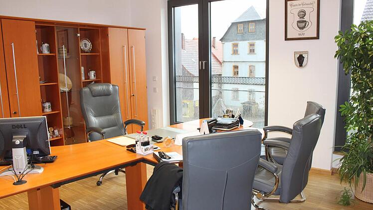 Im zweiten Stock befindet sich das Dienstzimmer des Bürgermeisters.