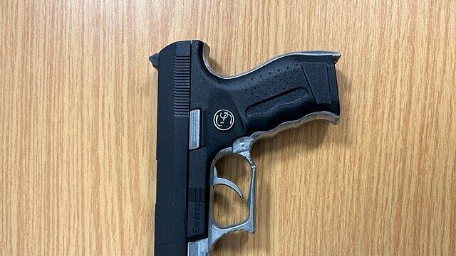 Mann läuft mit Softairwaffe durch Nürnberg