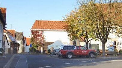Der Marktplatz in Oberthulba  wurde vor 35 Jahren gestaltet. Der Mittelpunkt des Ortes soll nun ein neues Aussehen erhalten.