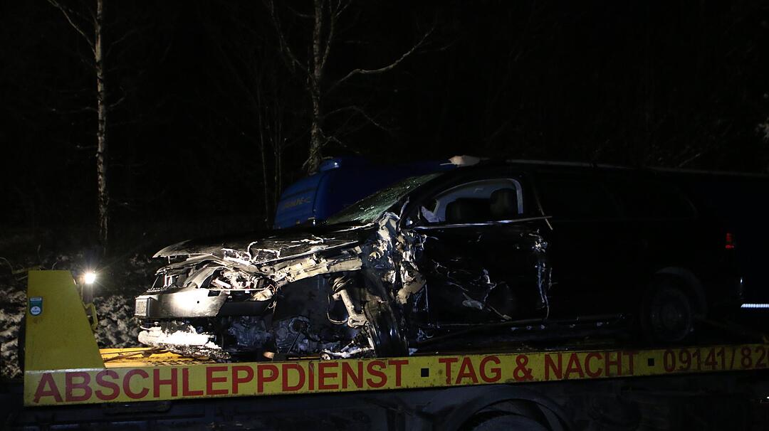 Frontalzusammenstoss auf der B2 fordert zwei verletzte Personen