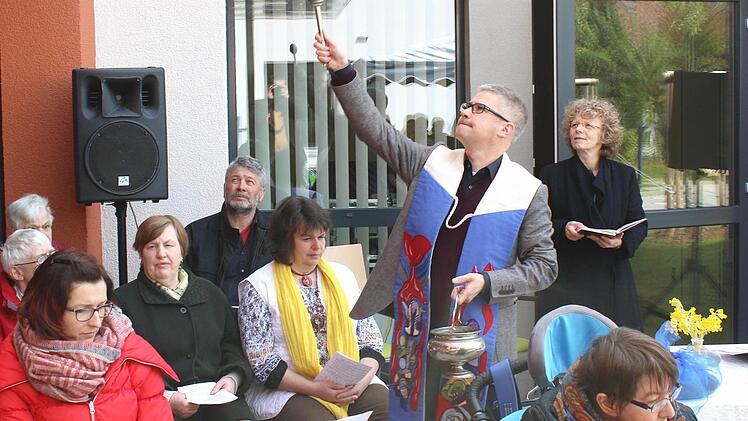 Den kirchlichen Segen spendeten Haßfurts Pfarrerin Doris Otminghaus und Pfarrer Stephan Eschenbacher.