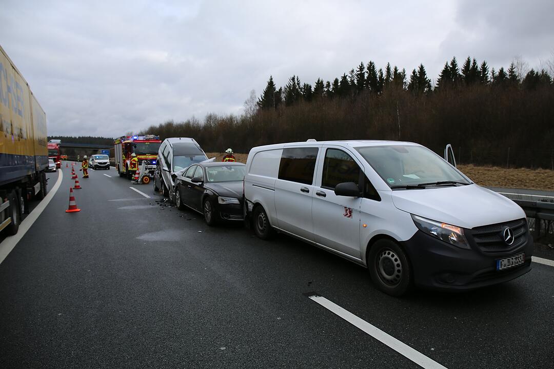 Schwerer Unfall im Landkreis Wunsiedel: Vier Fahrzeuge krachen ineinander