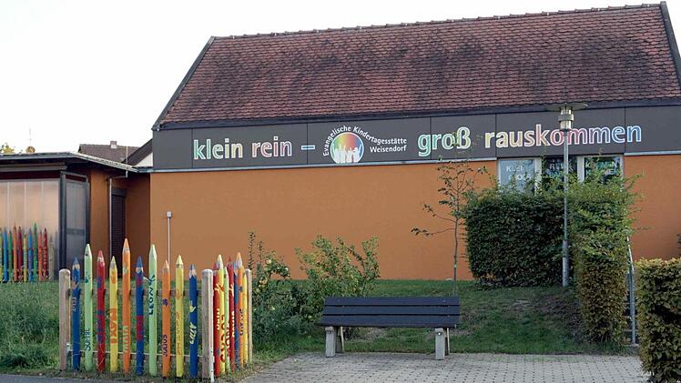 Die Mitarbeiter der evangelischen Kita Weisendorf haben mit ihrem Engagement für ihre Schützlinge getreu dem Motto "Klein rein - groß rauskommen" die Jury des Deutschen Kita-Preises beeindruckt.     Foto: Richard Sänger