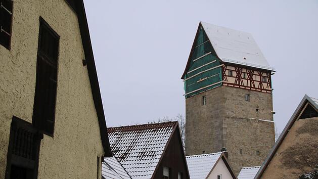 Selbst der Schnee vermag nicht die derzeit h&auml;sslichen Giebelseiten des J&ouml;rgentores zu kaschieren. In diesem Jahr aber wird er hergerichtet. Das Geld ist im Haushalt drin. Foto: Thomas Malz