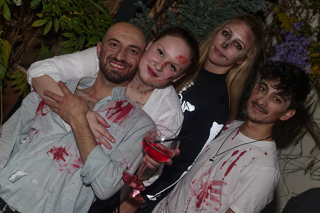 ME & MY (ZOMBIE) GIRLS HALLOWEEN