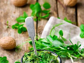 erbsen-walnuss-pesto.jpg