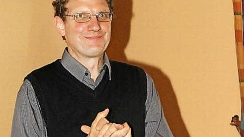 Das Herbst-Frauenfrühstück fand im Saal der Brauerei Dinkel in Stublang mit Stephan Renczes statt. Foto: Gerd Klemenz