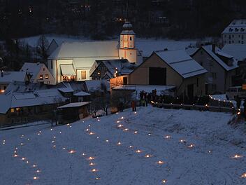 Obertrubach im Schein der vielen Wachslichter Foto: Franz Galster