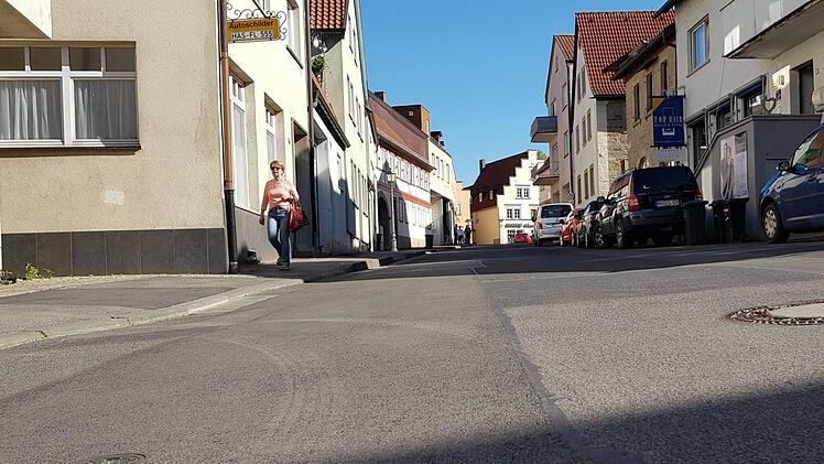 Eine Art illegaler Raser-Rundkurs liegt offensichtlich zwischen Tränkberg, obere Vorstadt, Ziegelbrunn und Hafen sowie Tränkbergparkplatz. Hier messen wohl junge Autofahrer ihre Kräfte. Das soll aufhören. Die Stadt Haßfurt will Mittel und Wege suchen.Brigitte Krause