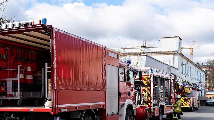 Forchheim: Baum stürzt auf Einfamilienhaus