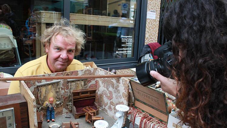 Beim Bamberger Antikmarkt kamen Liebhaber schöner alter Dinge voll auf ihre kosten. Foto: Michel Memmel