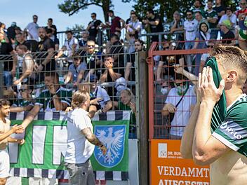 Riesenentt&auml;uschung bei den Nullf&uuml;nfern nach dem verpassten Aufstieg gegen Havelse. Foto: Heiko Becker