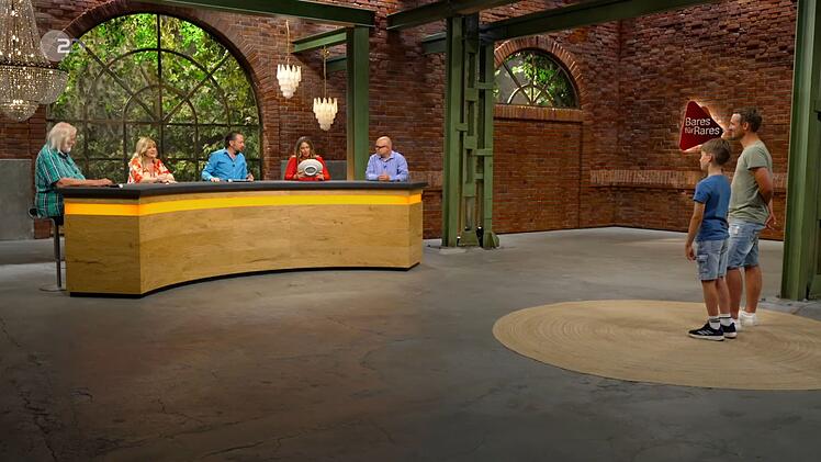 "Ich bin gespannt, wer da tatsächlich Fußballsachverstand hat", sinnierte Manuel, bevor er mit Emil den Händlerraum betrat.