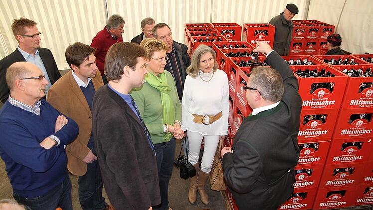 Monika Hohlmeier (5.v.r) hörte aufmerksam zu.