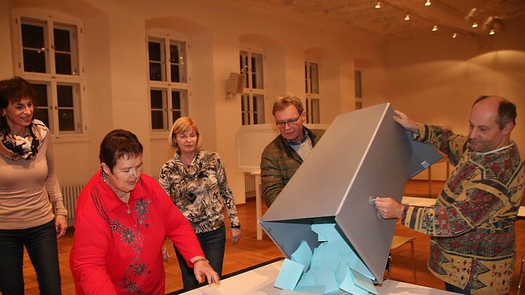 Im Dezember 2016 was das Hallenbad schon einmal Thema eines Bürgerentscheids. Nun werden die Münnerstädter erneut an die Wahlurnen gerufen.. Diesmal geht es um Abriss oder Sanierung. Archiv/Heike Beudert