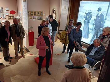 Der Arbeitskreis für Schule, Bildung und Sport der CSU (AKS) besuchte die Sonderausstellung „Kaiserlich & inkognito – Sisi in Bad Kissingen“.