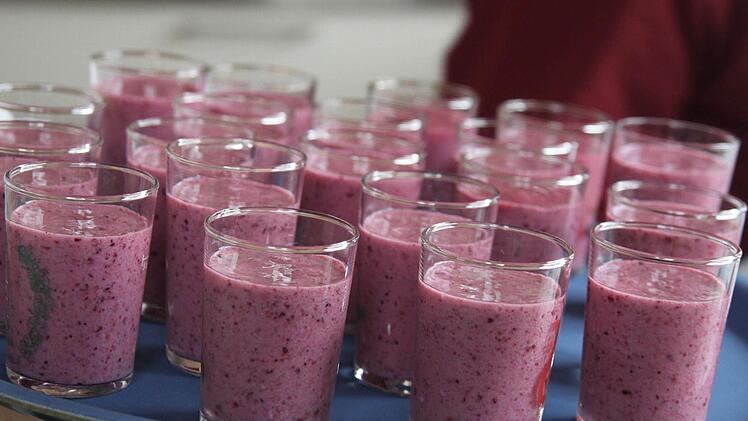 Waldbeer-Smoothie gibt es als Nachtisch.