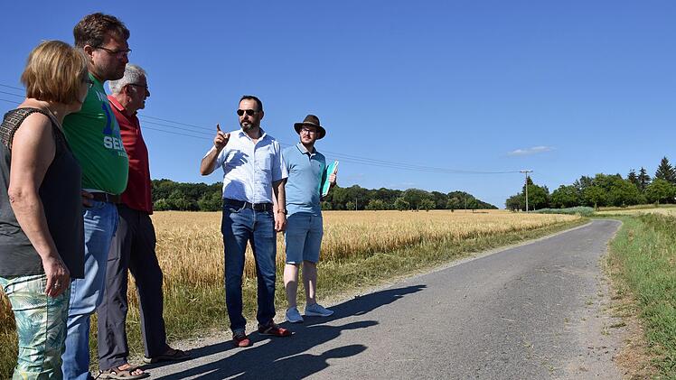 Der Flurweg zwischen dem Sportplatz Steinsfeld und dem Areal Speiersbaum bei den Wonfurter Aussiedlerhöfen hat sich auf der einen Seite sehr stark abgesenkt. Ulrike Langer