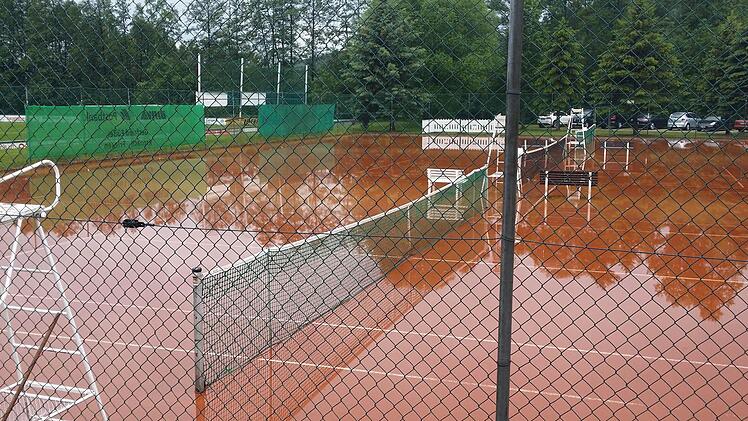 Statt Tennisbällen hätten in Friesen nur Wasserbälle eingesetzt werden können. Foto: Christian Schaller